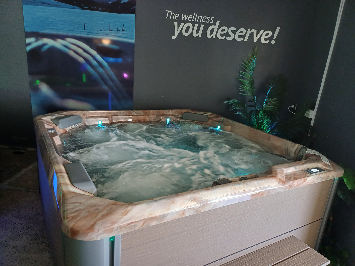 Hot Spot® Relay Spa — Floor Model