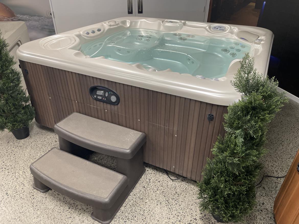 HotSpring Envoy - Pre-Loved
