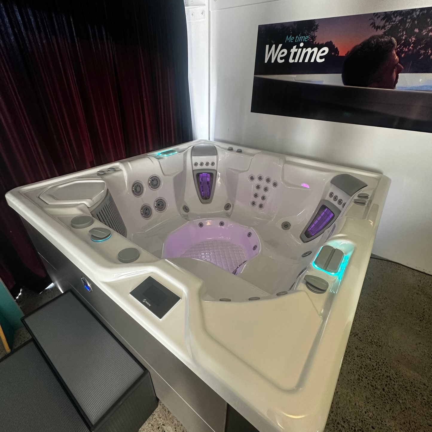 Highlife Vanguard - Floor Model
