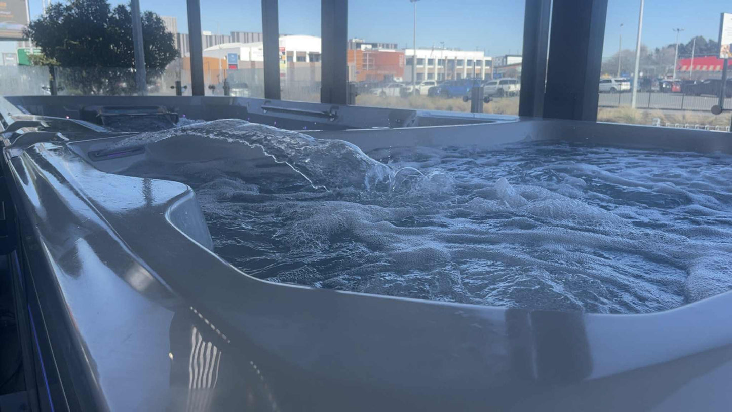 Endless Pools - E2000 + Covana - Pre-Loved