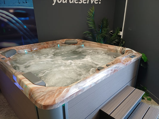 Hot Spot® Relay Spa — Floor Model