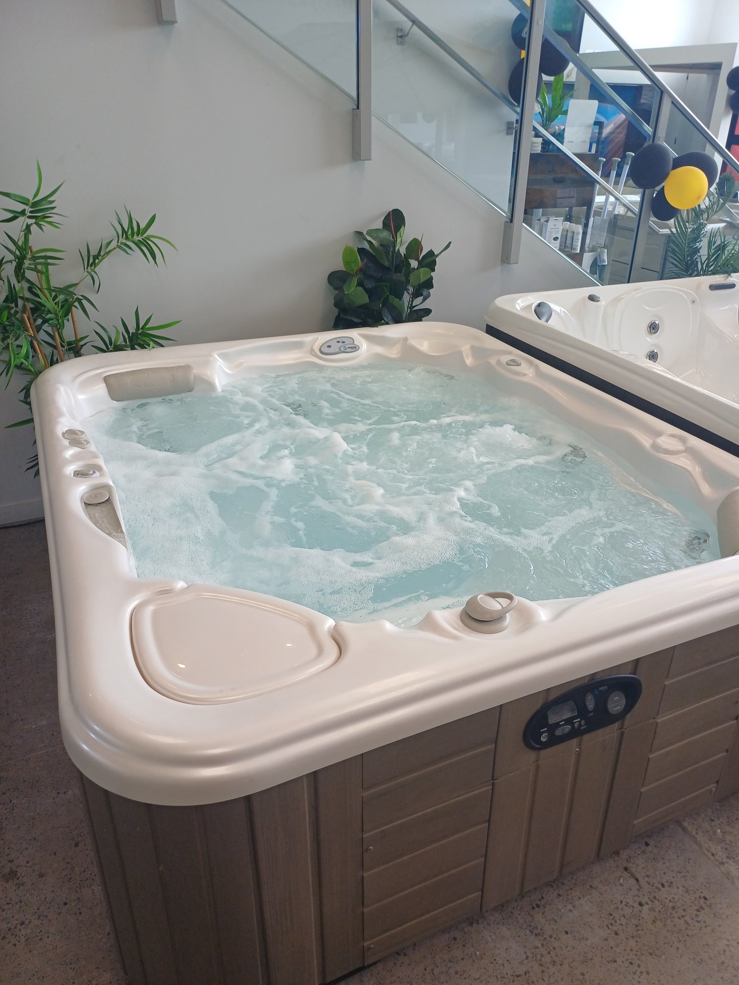 Pre-Loved Highlife Sovereign