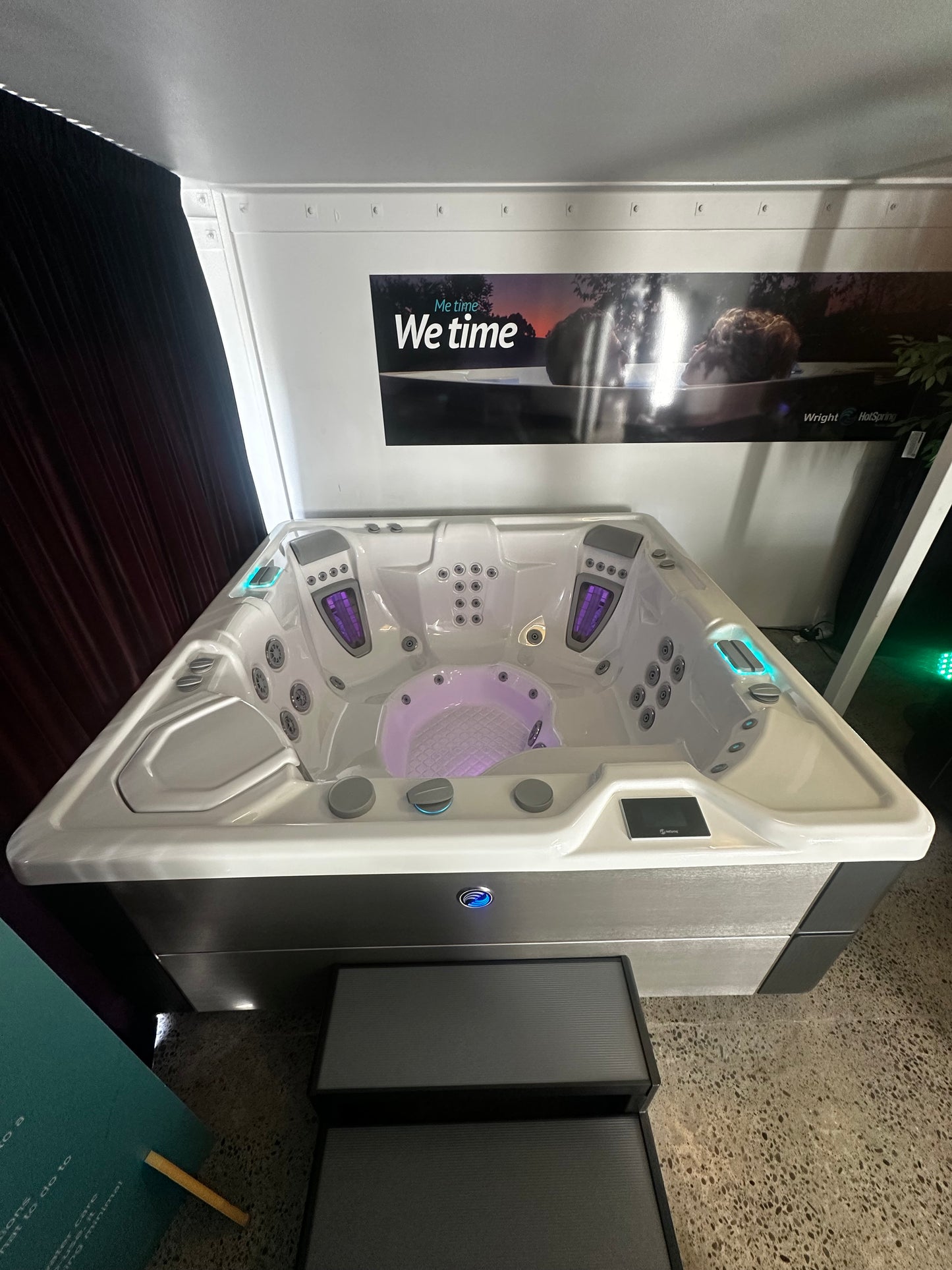 Highlife Vanguard - Floor Model