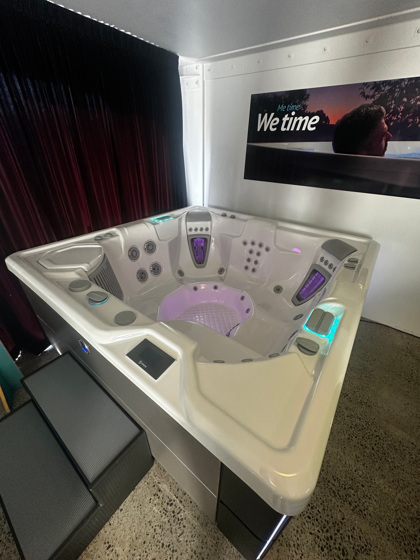 Highlife Vanguard - Floor Model