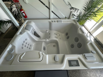 Highlife Jetsetter LX- Like NEW