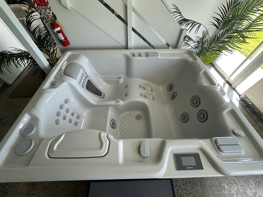 Highlife Jetsetter LX- Like NEW