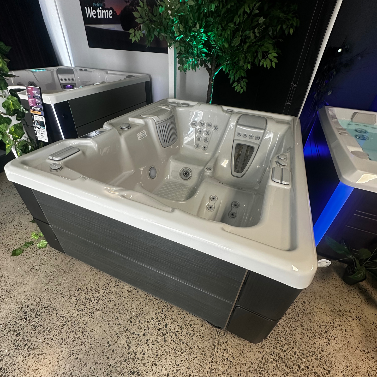 Highlife Jetsetter LX - Floor Model