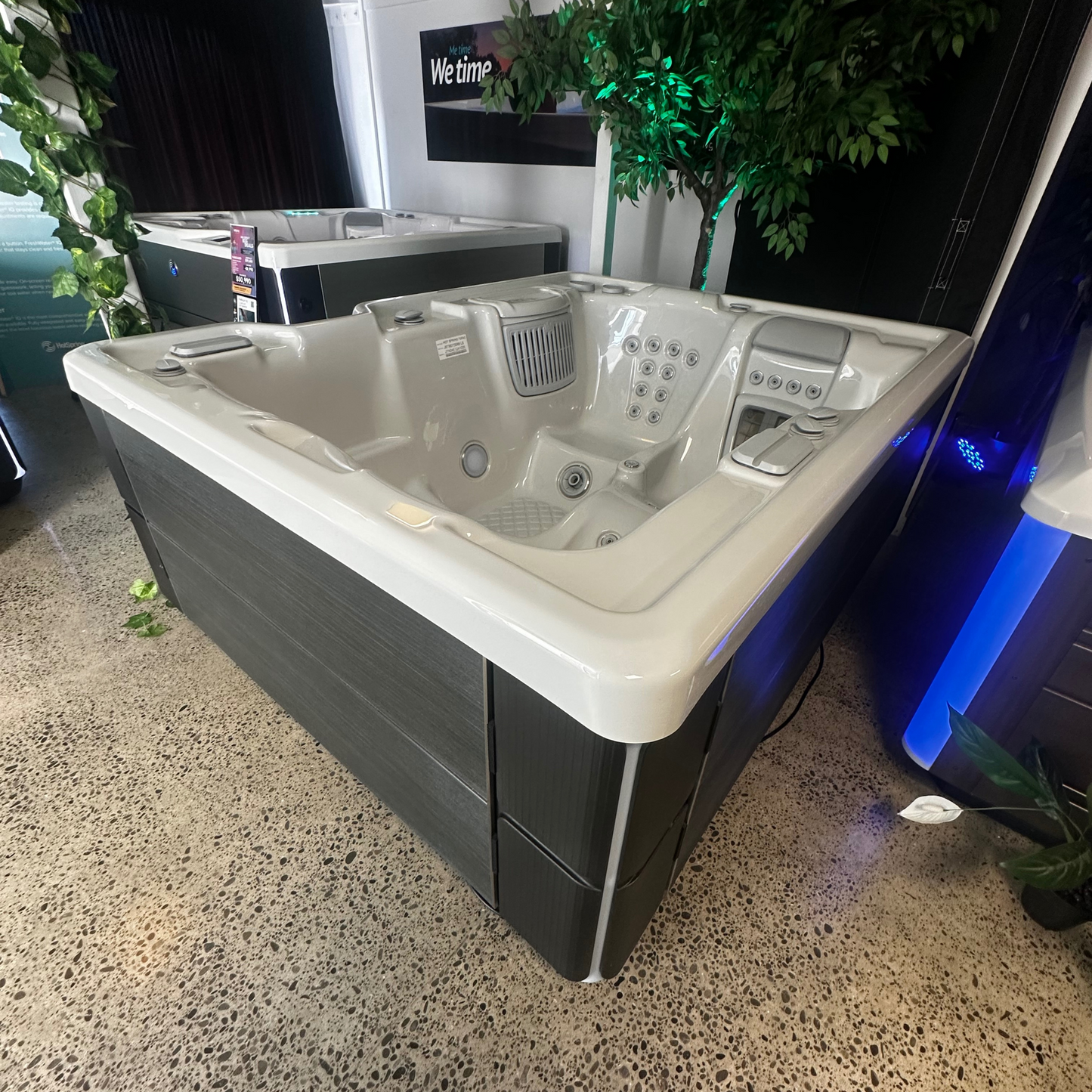 Highlife Jetsetter LX - Floor Model