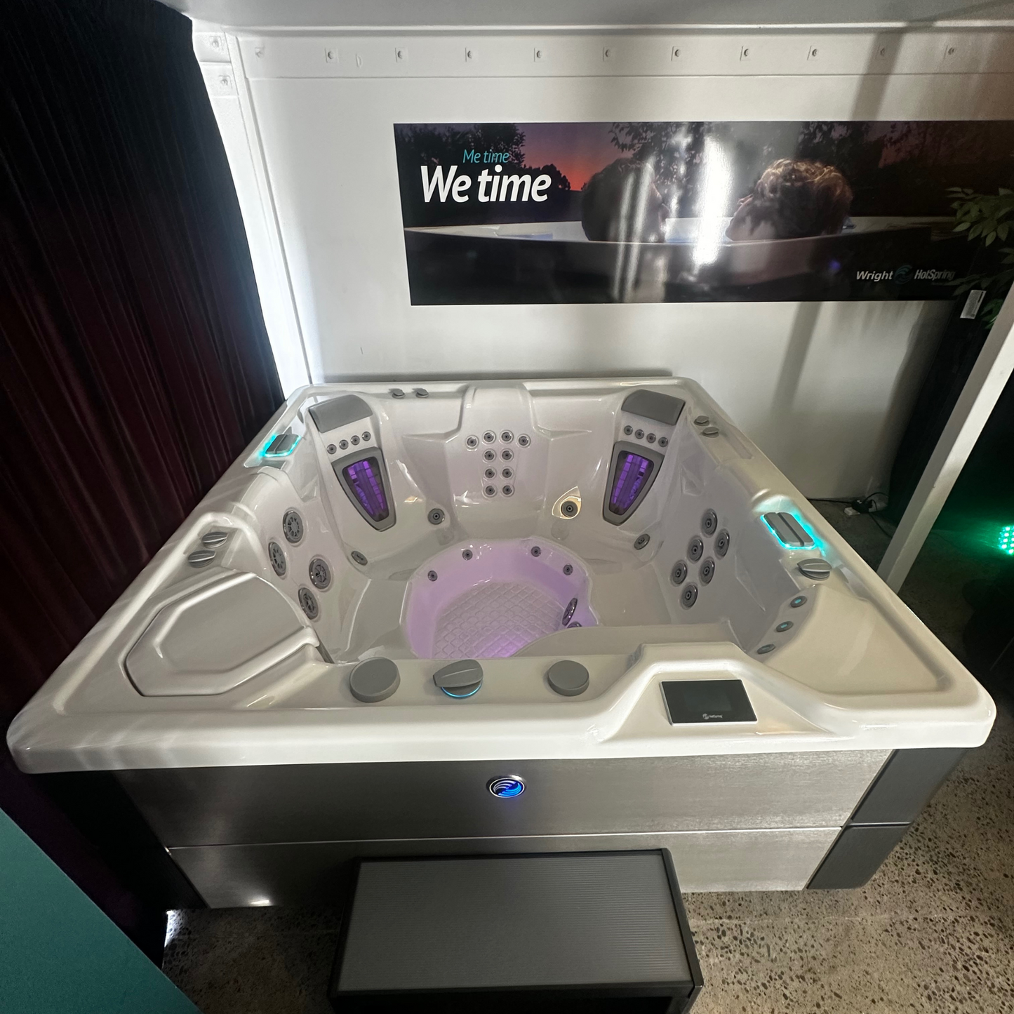 Highlife Vanguard - Floor Model